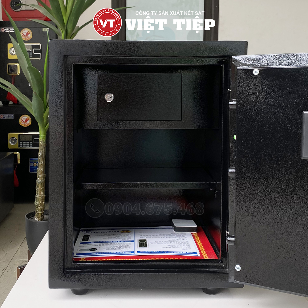 Không gian để đồ của két sắt VM68 màu đen Không gian để đồ của két sắt VM68 màu đen